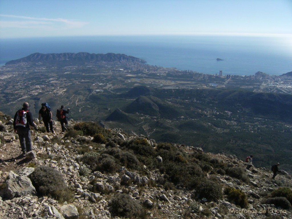 Bajando del Puig Campana abajo Serra Gelada, Benidorm y su isla