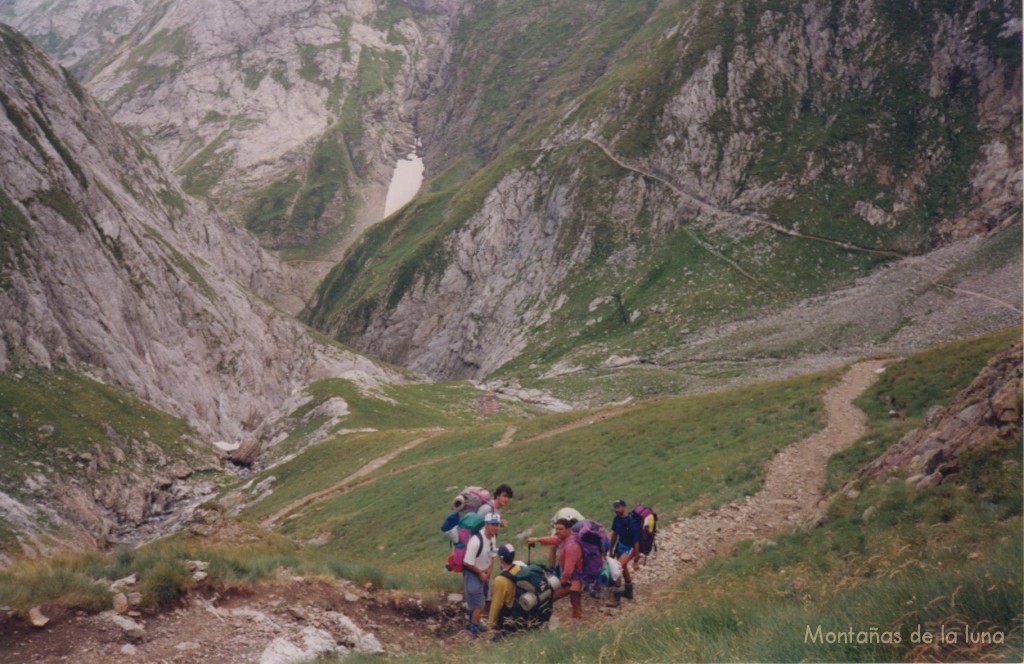 Bajando al Vallée d'Ossoue