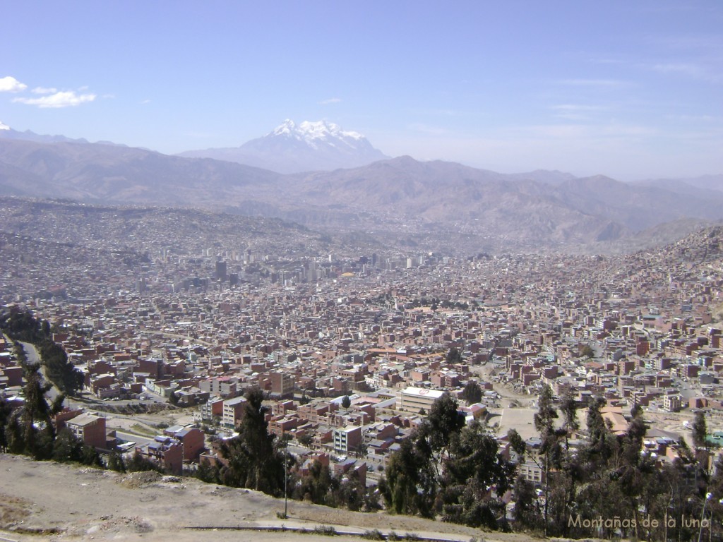 La Paz con el Illimani al fondo