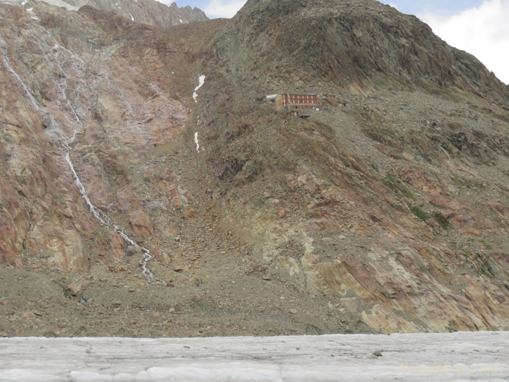 Abajo el Glaciar Fiesch y arriba el Refugio del Finsteraarhorn