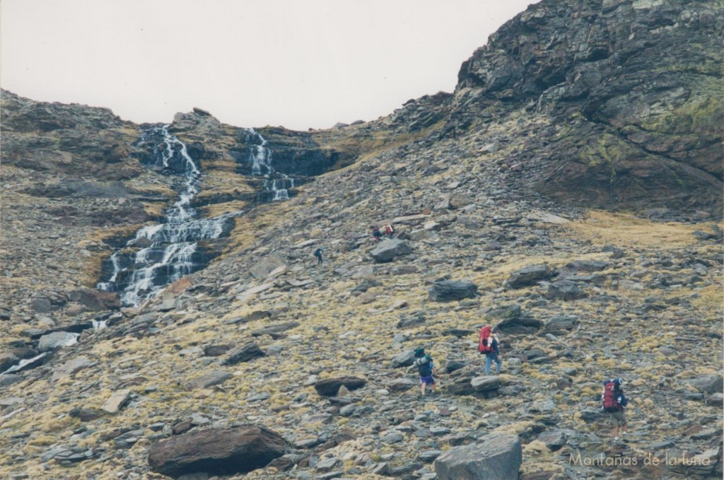 Subiendo por las Chorreras Negras y las cascadas del Río Culo de Perro